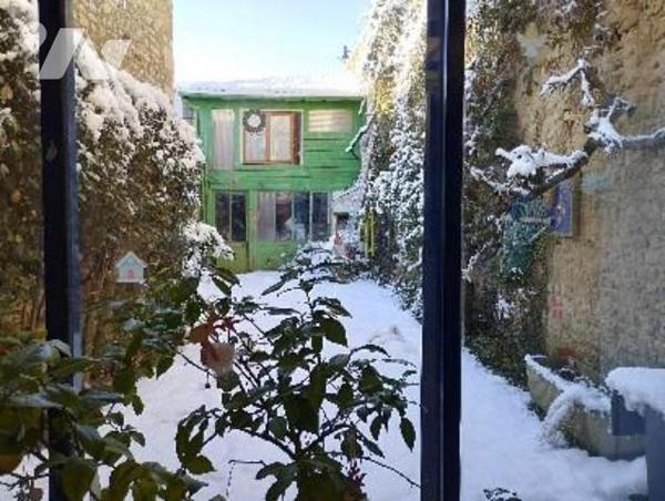 MAISON D'HABITATION EN CENTRE VILLE AVEC PETIT JARDIN ET DEPENDANCE