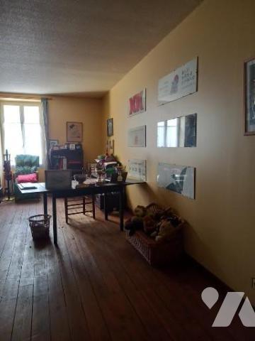 MAISON D'HABITATION EN CENTRE VILLE AVEC PETIT JARDIN ET DEPENDANCE