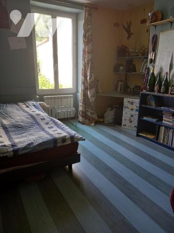 MAISON D'HABITATION EN CENTRE VILLE AVEC PETIT JARDIN ET DEPENDANCE