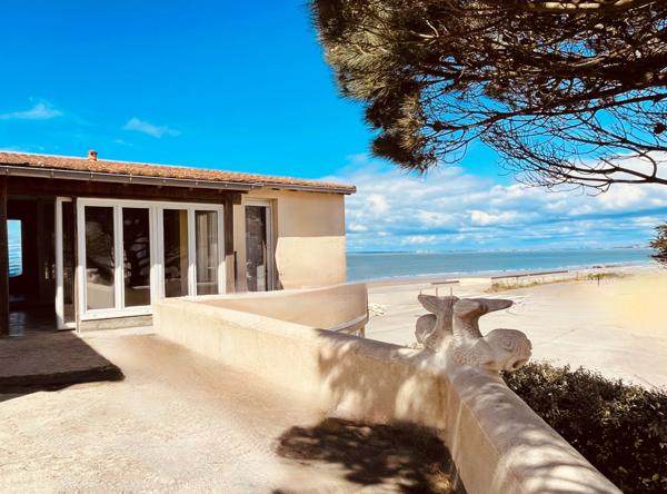 Propriete hotelière à vendre, 25 pièces proche de LA PLAINE SUR MER (44), terrasses, vue mer, potentiel, investissement, cote de jade, immeuble, boutique hotel, restaurant, café, belle époque