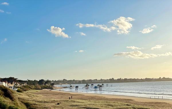 Propriete hotelière à vendre, 25 pièces proche de LA PLAINE SUR MER (44), terrasses, vue mer, potentiel, investissement, cote de jade, immeuble, boutique hotel, restaurant, café, belle époque