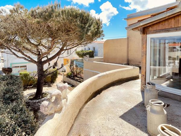 Propriete hotelière à vendre, 25 pièces proche de LA PLAINE SUR MER (44), terrasses, vue mer, potentiel, investissement, cote de jade, immeuble, boutique hotel, restaurant, café, belle époque