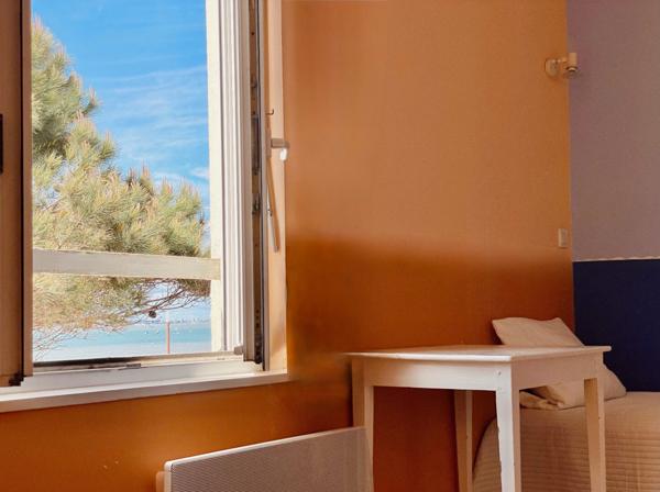 Propriete hotelière à vendre, 25 pièces proche de LA PLAINE SUR MER (44), terrasses, vue mer, potentiel, investissement, cote de jade, immeuble, boutique hotel, restaurant, café, belle époque