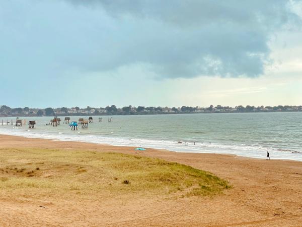 Propriete hotelière à vendre, 25 pièces proche de LA PLAINE SUR MER (44), terrasses, vue mer, potentiel, investissement, cote de jade, immeuble, boutique hotel, restaurant, café, belle époque