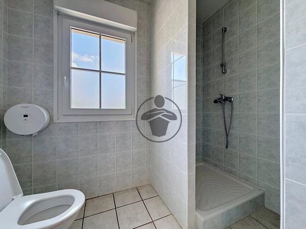 Location                                                      Bureau
                        
                     5 pièces                      120 m2                     à Saint-Quentin