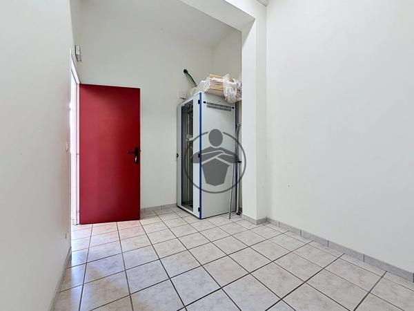 Location                                                      Bureau
                        
                     5 pièces                      120 m2                     à Saint-Quentin