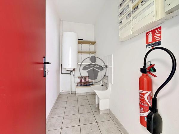 Location                                                      Bureau
                        
                     5 pièces                      120 m2                     à Saint-Quentin