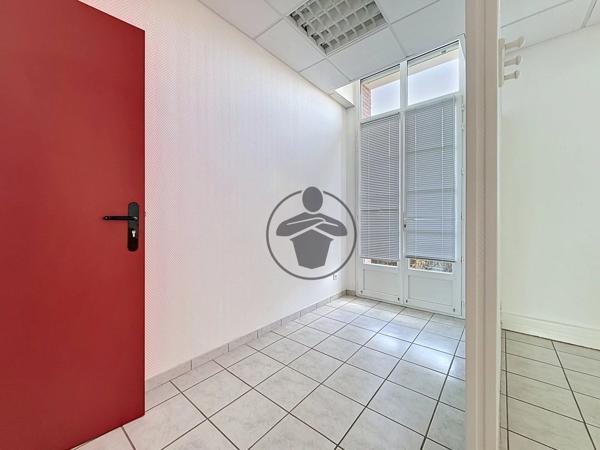 Location                                                      Bureau
                        
                     5 pièces                      120 m2                     à Saint-Quentin