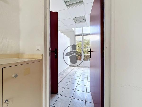 Location                                                      Bureau
                        
                     5 pièces                      120 m2                     à Saint-Quentin