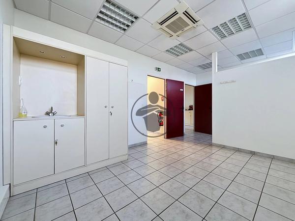 Location                                                      Bureau
                        
                     5 pièces                      120 m2                     à Saint-Quentin