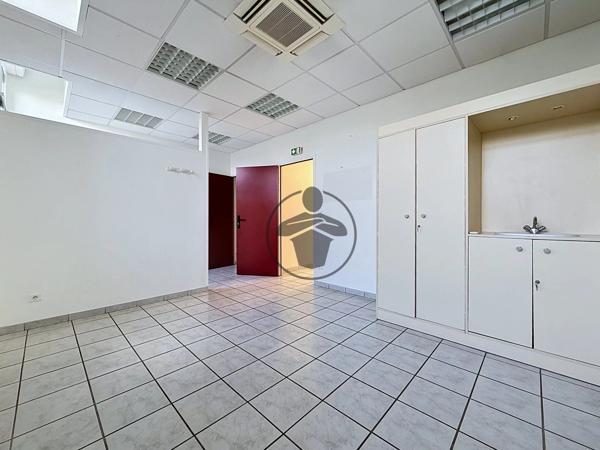 Location                                                      Bureau
                        
                     5 pièces                      120 m2                     à Saint-Quentin