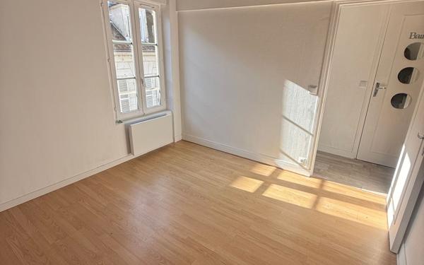 Appartement à louer    4 pièces •  Compiègne