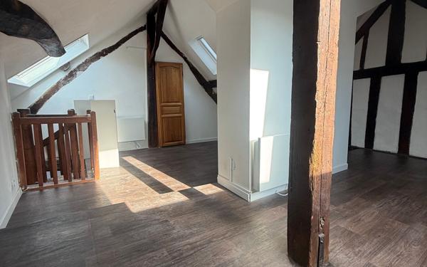 Appartement à louer    4 pièces •  Compiègne