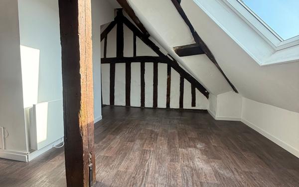 Appartement à louer    4 pièces •  Compiègne