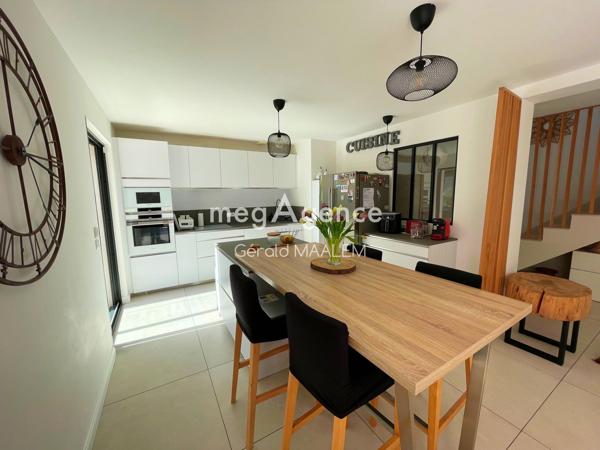 Maison à LORGUES, 83510 - 5 pièces 133m²