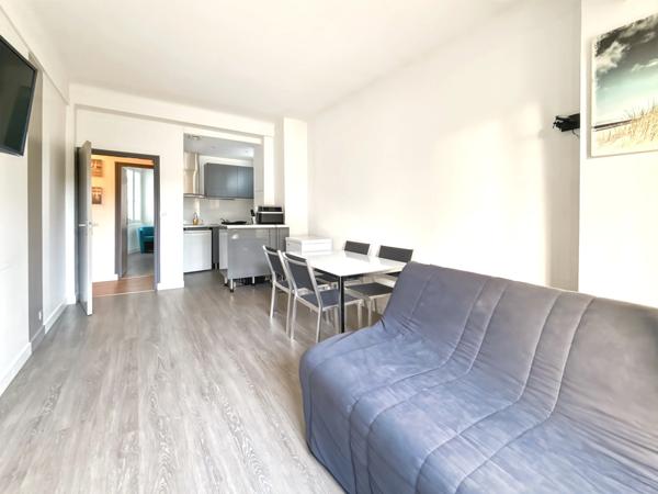 LA BAULE LES PINS, APPARTEMENT 2 CHAMBRES - PROCHE TOUS SERVICES ET PLAGE A PIED - SANS TRAVAUX