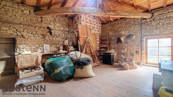 A vendre Ancien corps de ferme rénové composé de deux maisons T6 avec vue imprenable sur les Pyrénées secteur Carbonne !
