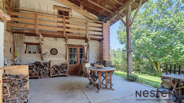 A vendre Ancien corps de ferme rénové composé de deux maisons T6 avec vue imprenable sur les Pyrénées secteur Carbonne !