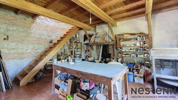 A vendre Ancien corps de ferme rénové composé de deux maisons T6 avec vue imprenable sur les Pyrénées secteur Carbonne !