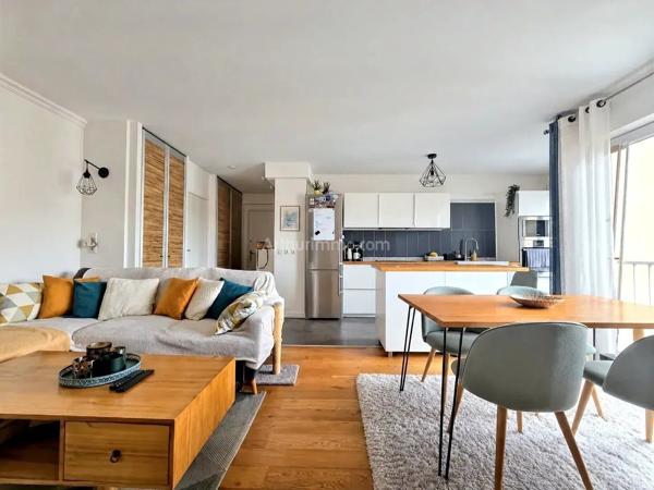 Vente                                                      Appartement
                        
                     3 pièces                      72 m2                     à Nogent-sur-Marne