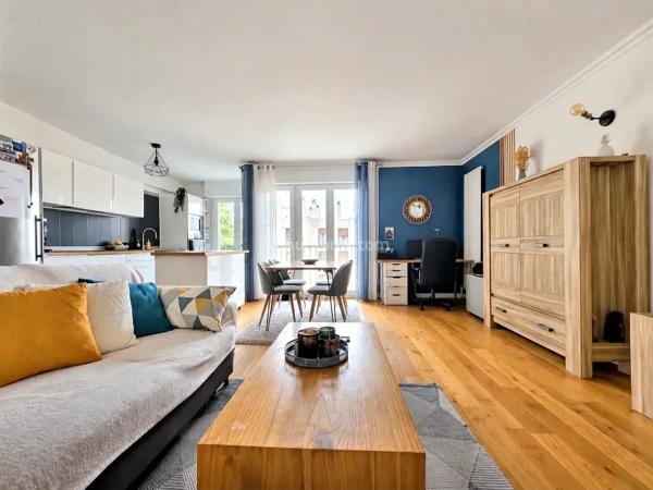 Vente                                                      Appartement
                        
                     3 pièces                      72 m2                     à Nogent-sur-Marne