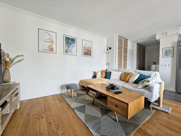 Vente                                                      Appartement
                        
                     3 pièces                      72 m2                     à Nogent-sur-Marne