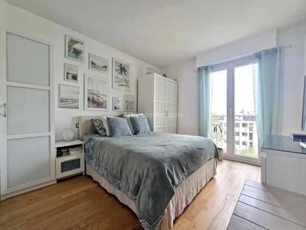 Vente                                                      Appartement
                        
                     3 pièces                      72 m2                     à Nogent-sur-Marne