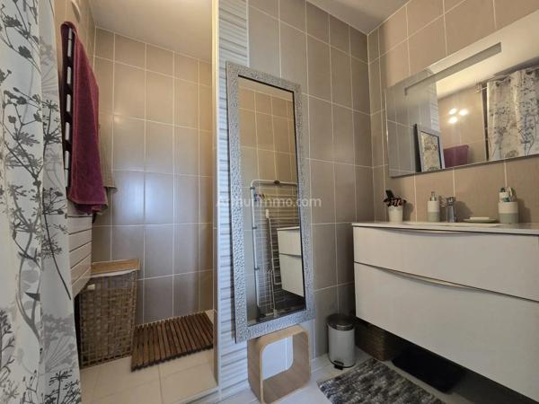 Vente                                                      Appartement
                        
                     3 pièces                      72 m2                     à Nogent-sur-Marne