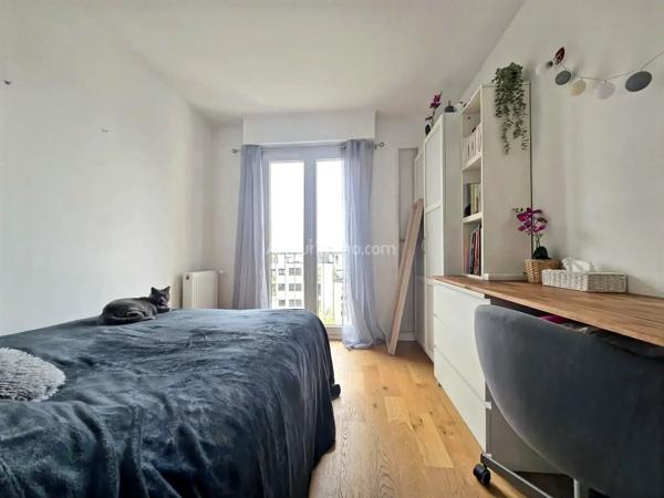 Vente                                                      Appartement
                        
                     3 pièces                      72 m2                     à Nogent-sur-Marne