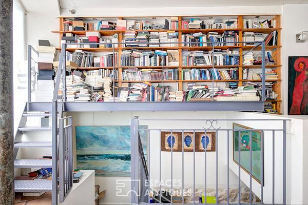 Ancienne boutique transformée en loft familial sur cour privative aux Abbesses