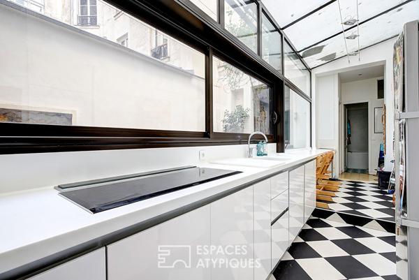 Ancienne boutique transformée en loft familial sur cour privative aux Abbesses