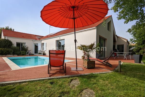 MAISON VILLA - 7 PIECES 4 CHAMBRES -     PISCINE  +  LOCAL COMMERCIAL- PLAIN PIED