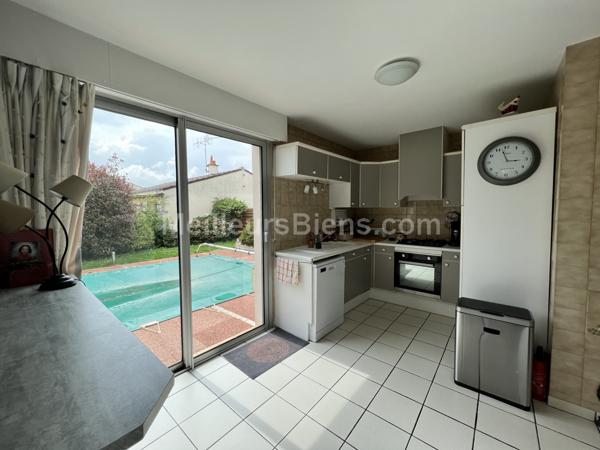 MAISON VILLA - 7 PIECES 4 CHAMBRES -     PISCINE  +  LOCAL COMMERCIAL- PLAIN PIED
