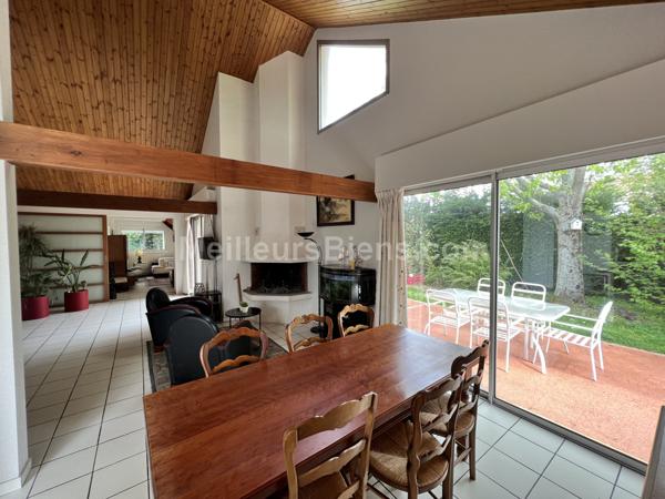 MAISON VILLA - 7 PIECES 4 CHAMBRES -     PISCINE  +  LOCAL COMMERCIAL- PLAIN PIED