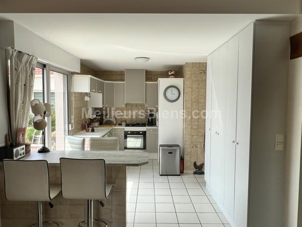 MAISON VILLA - 7 PIECES 4 CHAMBRES -     PISCINE  +  LOCAL COMMERCIAL- PLAIN PIED