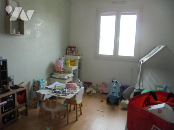 Pavillon très bien situé proche lycée et commerces au calme