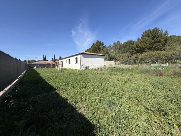 Villa récente plain-pied 4 chambres, Terrain 706 m², Villedubert