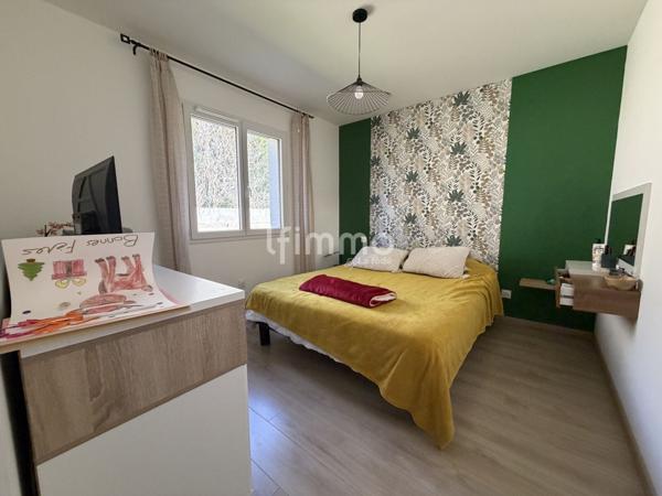 Villa récente plain-pied 4 chambres, Terrain 706 m², Villedubert