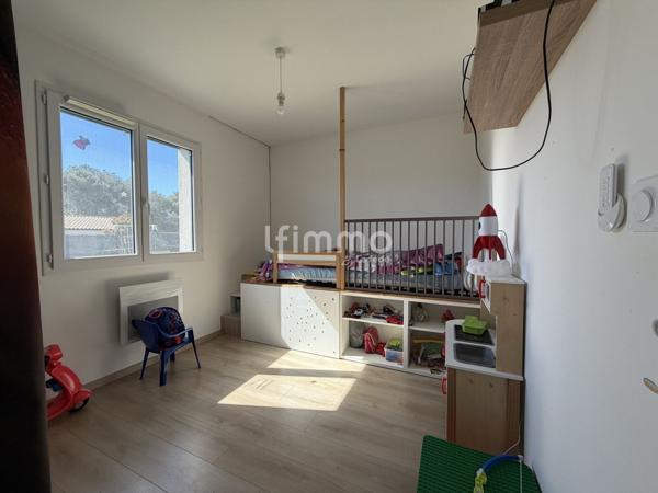 Villa récente plain-pied 4 chambres, Terrain 706 m², Villedubert