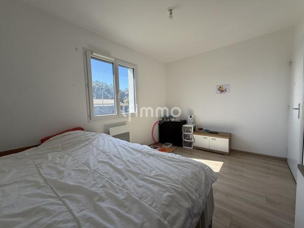 Villa récente plain-pied 4 chambres, Terrain 706 m², Villedubert