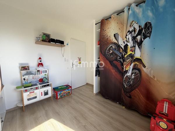 Villa récente plain-pied 4 chambres, Terrain 706 m², Villedubert