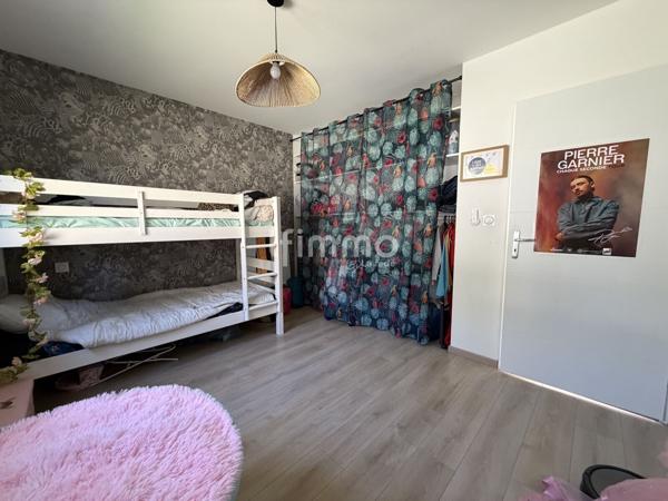 Villa récente plain-pied 4 chambres, Terrain 706 m², Villedubert