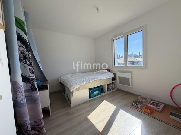 Villa récente plain-pied 4 chambres, Terrain 706 m², Villedubert