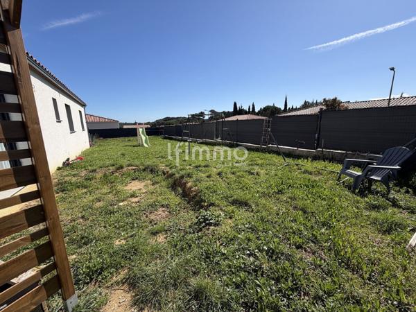 Villa récente plain-pied 4 chambres, Terrain 706 m², Villedubert