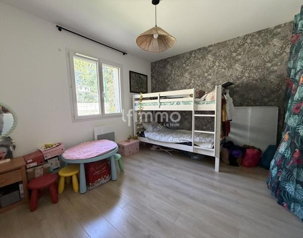 Villa récente plain-pied 4 chambres, Terrain 706 m², Villedubert