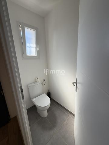 Villa récente plain-pied 4 chambres, Terrain 706 m², Villedubert