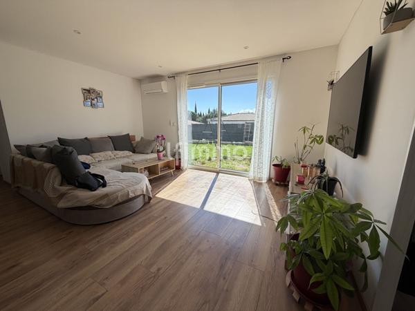 Villa récente plain-pied 4 chambres, Terrain 706 m², Villedubert