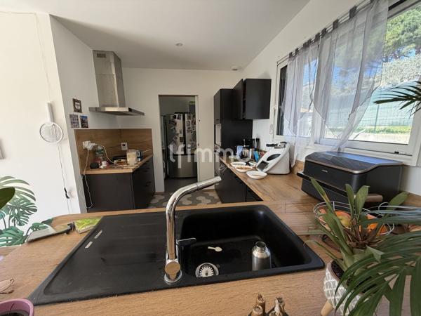 Villa récente plain-pied 4 chambres, Terrain 706 m², Villedubert