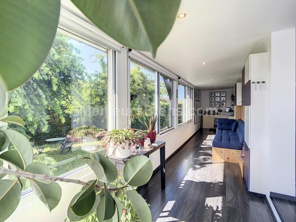 Maison sur sous-sol complet  avec piscine