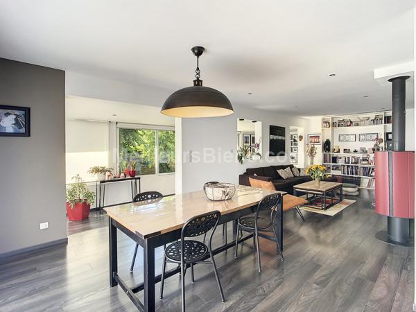 Maison sur sous-sol complet  avec piscine